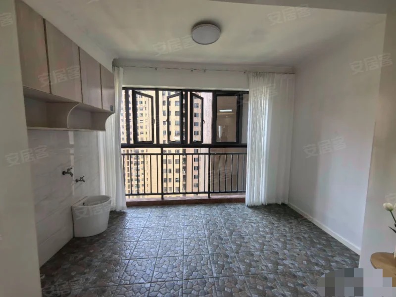 翰林公馆，中间楼层，前后双阳台，精装三室两厅两卫，满二