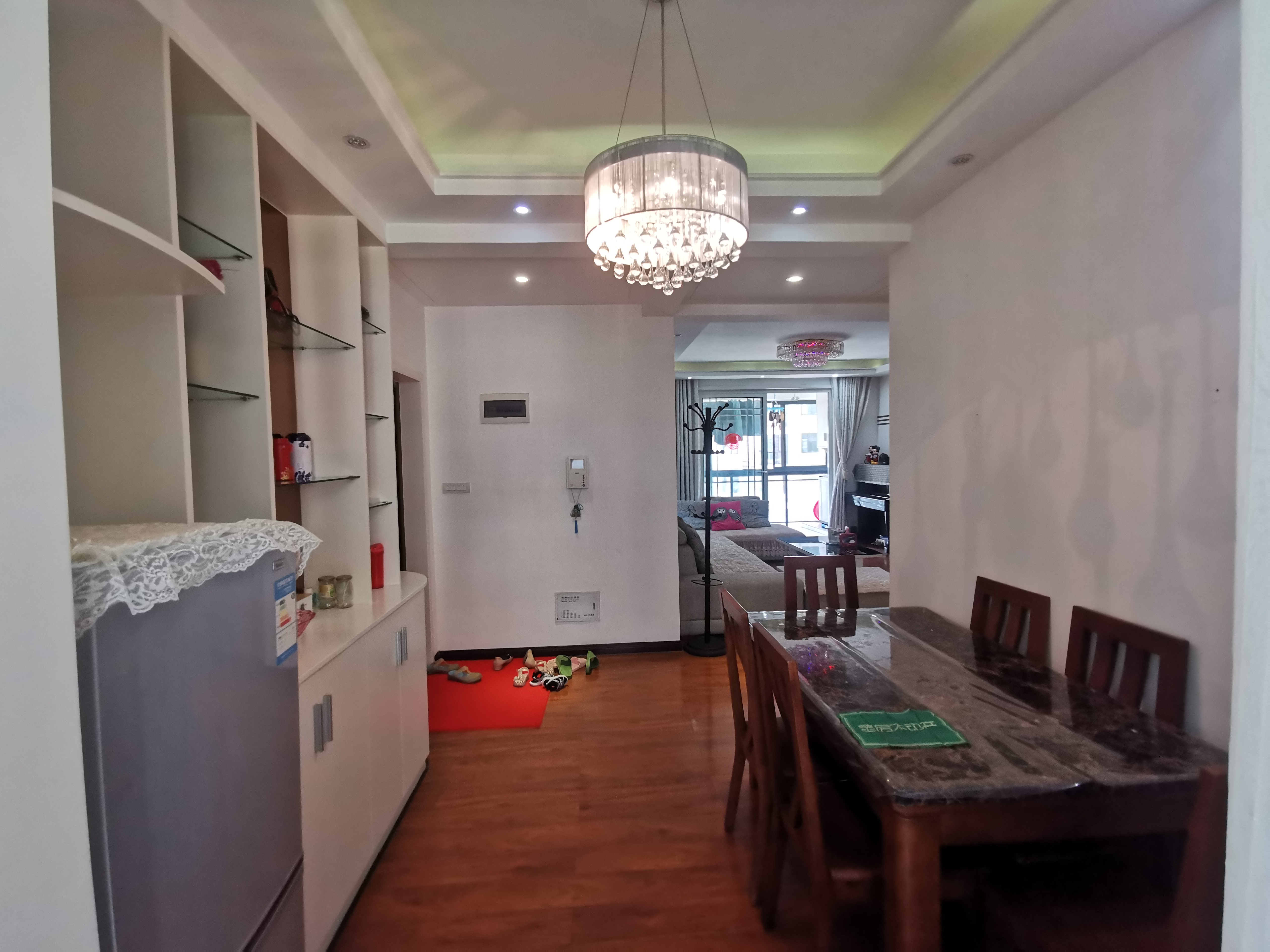 中央华府精装大三房小高层公摊低保养非常好拎包入住满五W一诚心出售