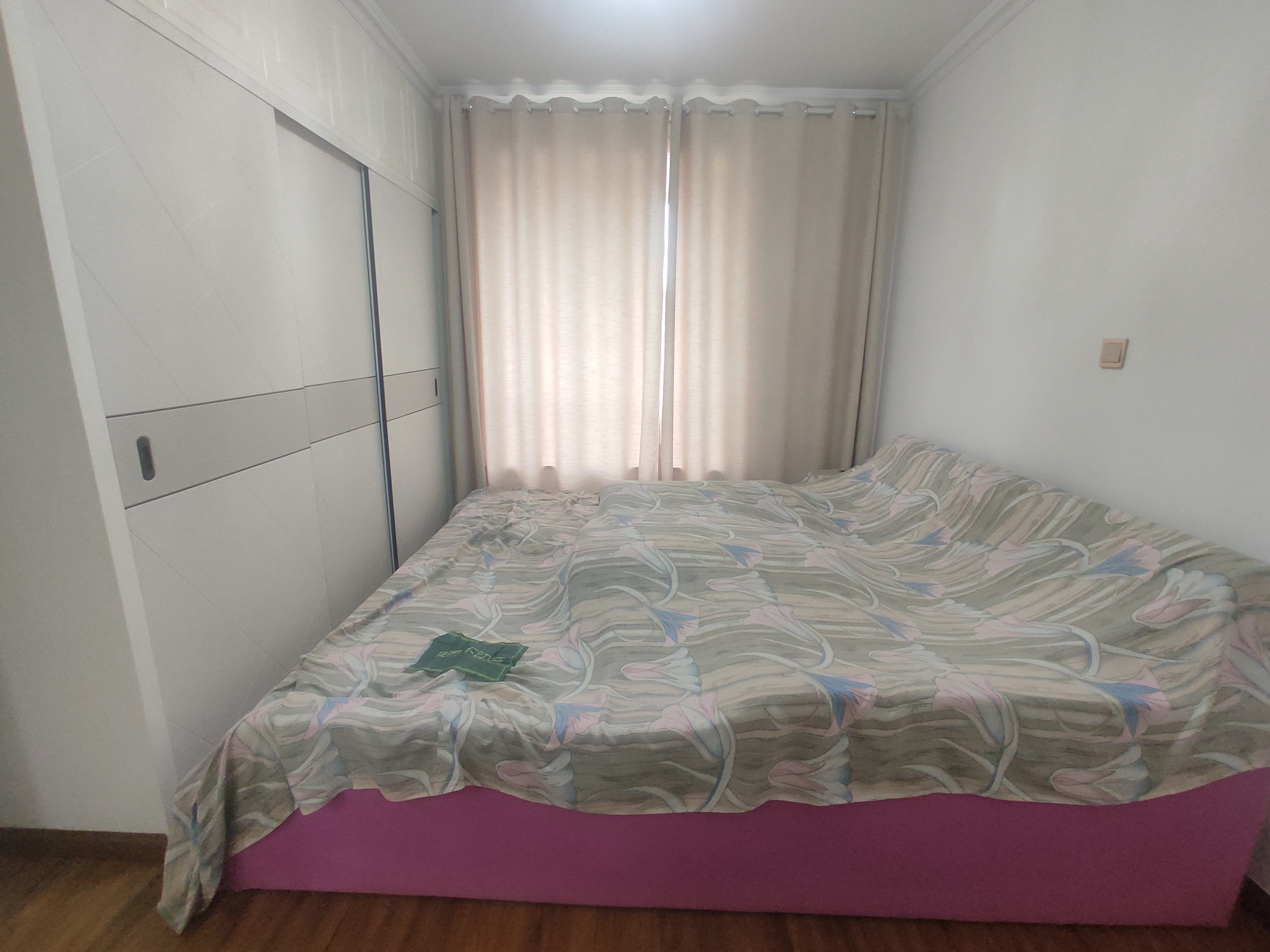 滨江星城一线江景房精装三室两卫证件在手满两年