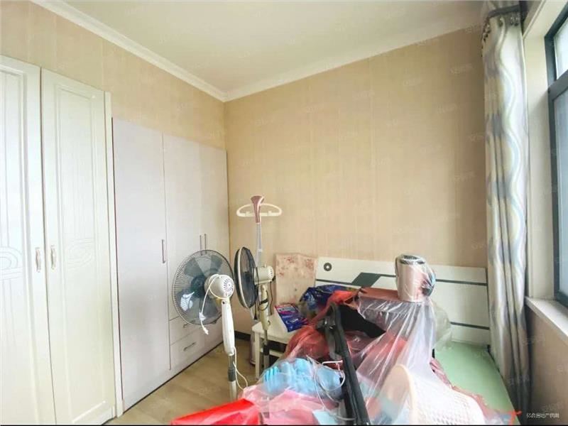 城西红树湾，精装大三房，满二，诚心出售，东边户