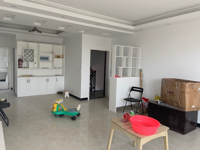 捡漏，降价了，绿地洋房，带的露台，三房二一卫，证满二