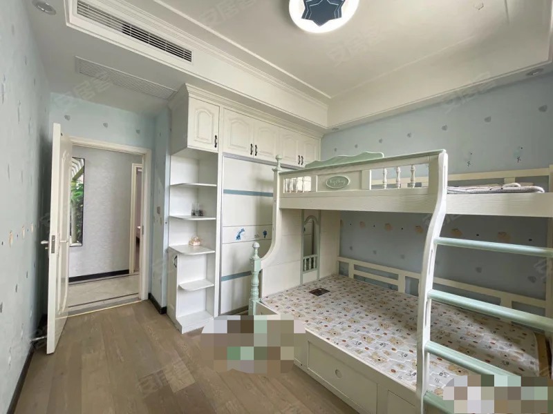 元泰B1，湖景大平层，精装4房，1梯1户，单价只要6000，好楼层，边户