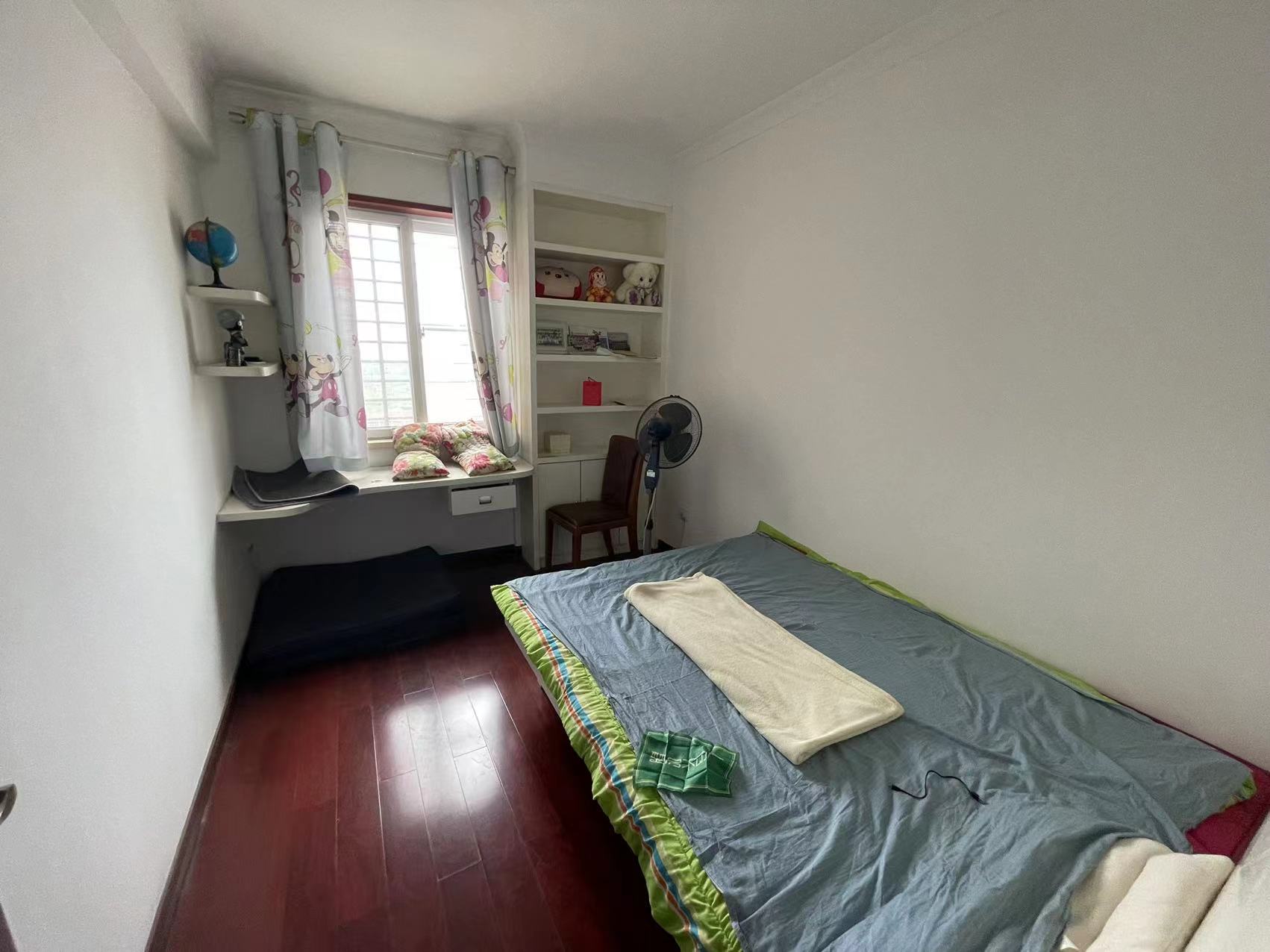 新壹仲正对面，翰林公馆，精装三房，中间楼层，户型方正，房东急售