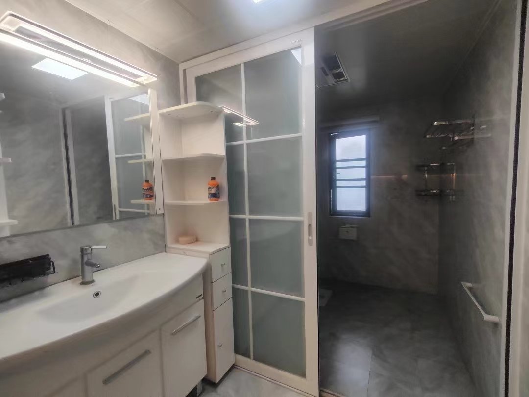 德政金园香榭里北.精装三房两卫.带露台.证件满二.看房方便