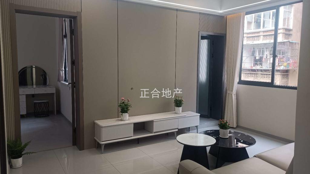 降价了，房东诚心出售，仙桃商城，楼下老三中，步梯三楼，全新装修三房两卫，户型采光好