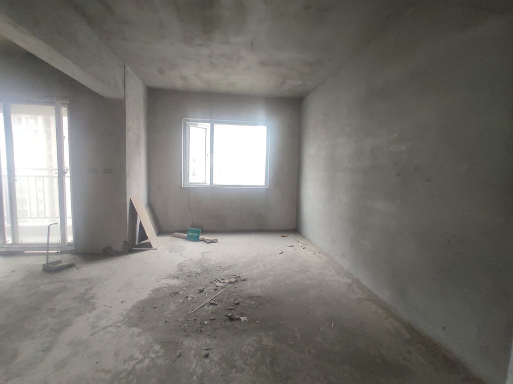 元泰未来城，毛坯三房C区诚意出售！