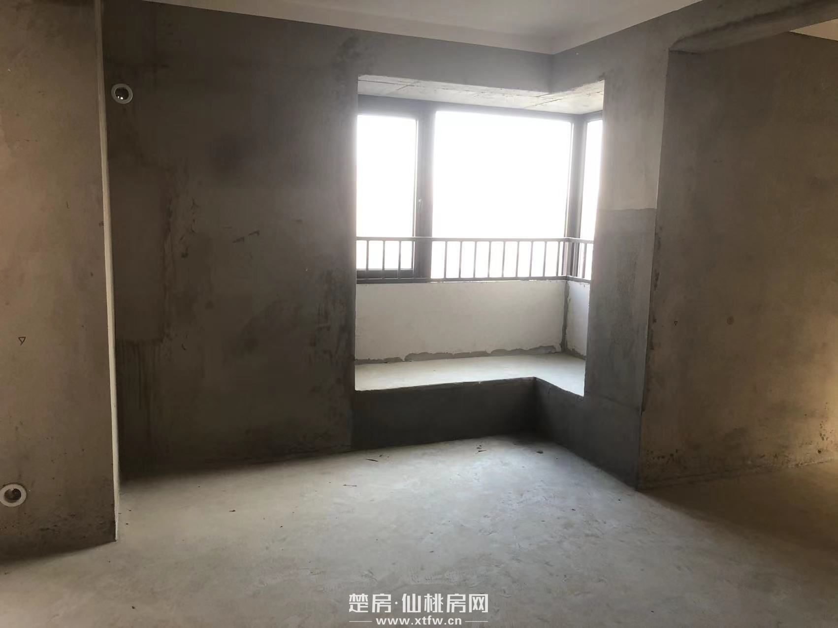 祥生观澜府毛坯中间楼层东边户型超大双阳台