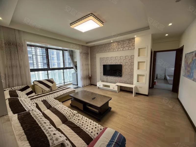 吾悦旁，单价4600，双阳台，东边户， 电梯小高层，精装三房， 新三中大门口，