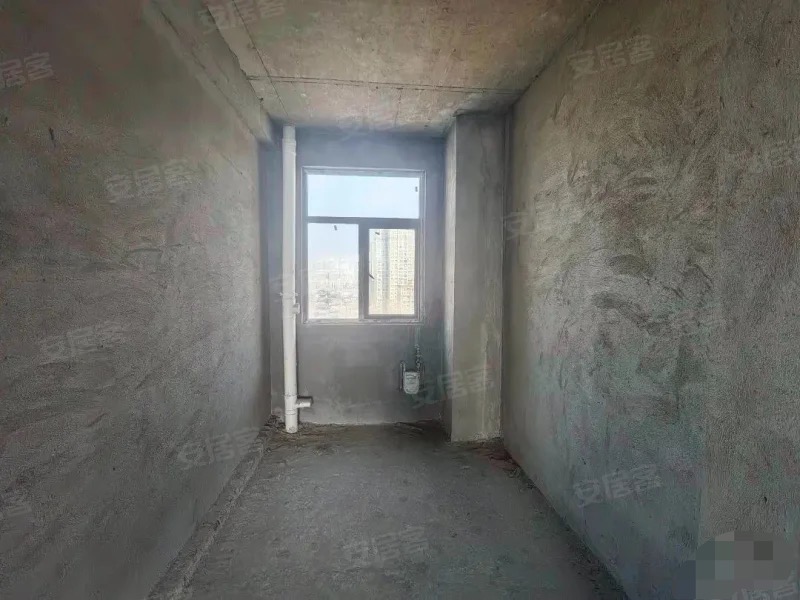 业主急售，新城壹号五期，毛坯大四房，赠送面积多，单价4500