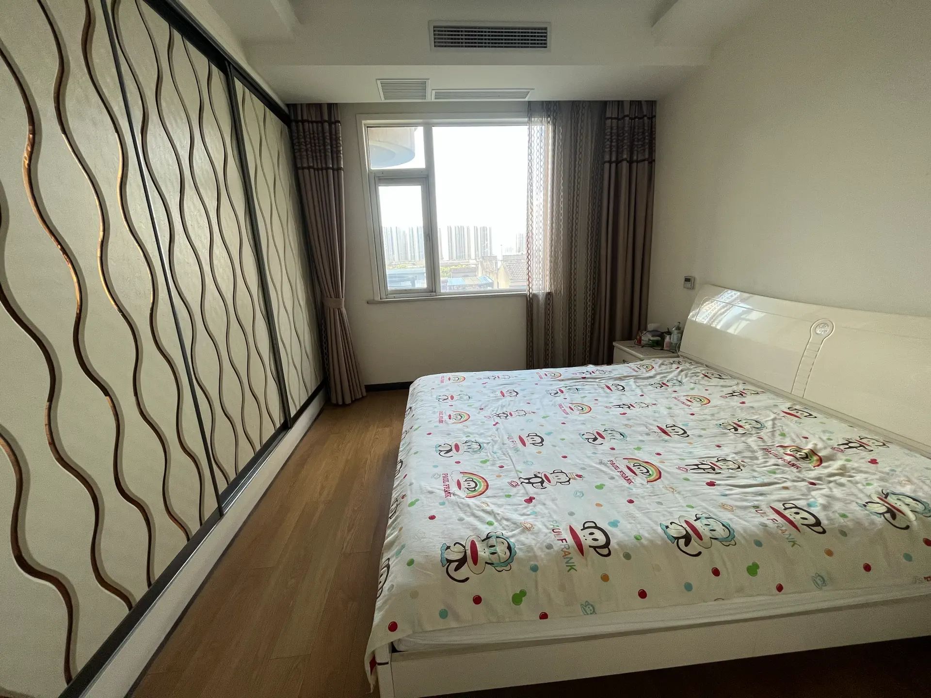 城西中央华府精装三房，小高层，房子保养还可以，中央空调，拎包入住