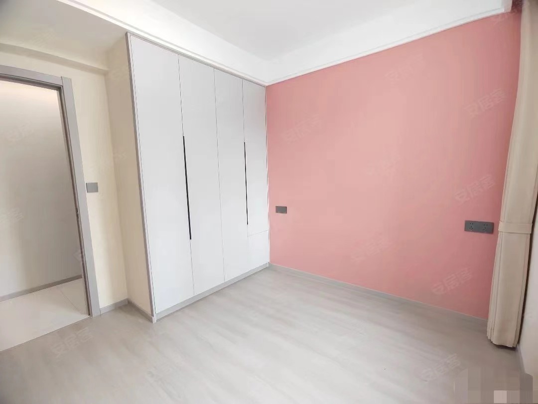 降价了，城南，吾悦广场旁，金台花园，满二​，下楼就是公园学全新精装三房二卫