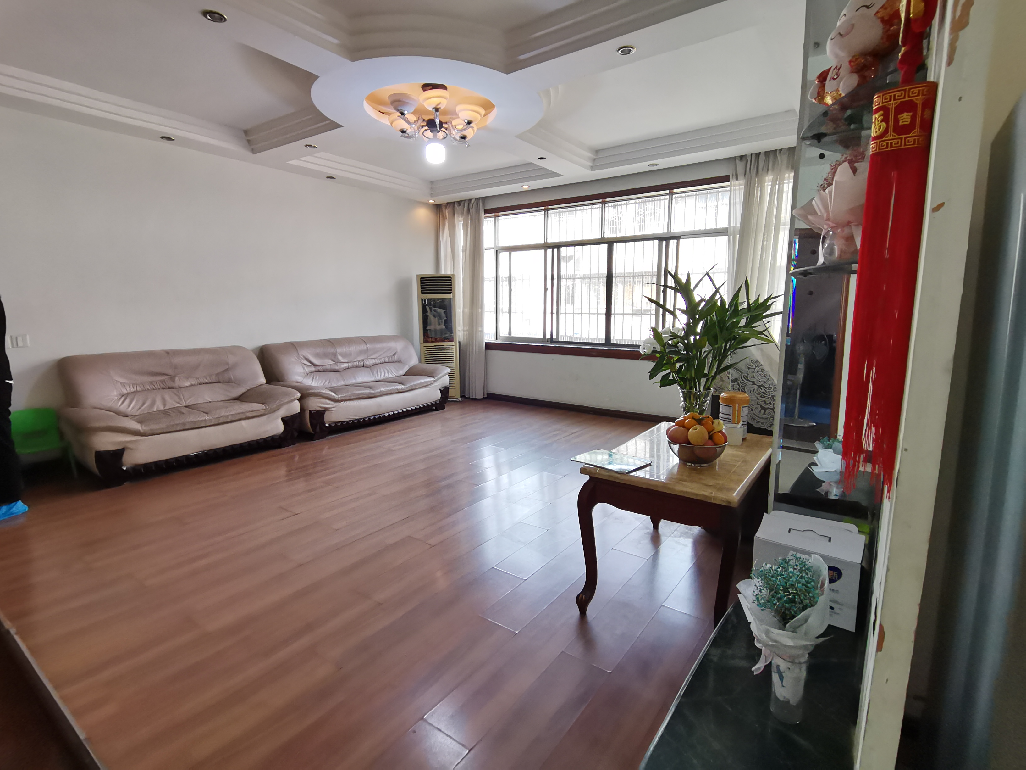 干河社区卫生服务宿舍 精装四房 中间楼层  房东诚意出售