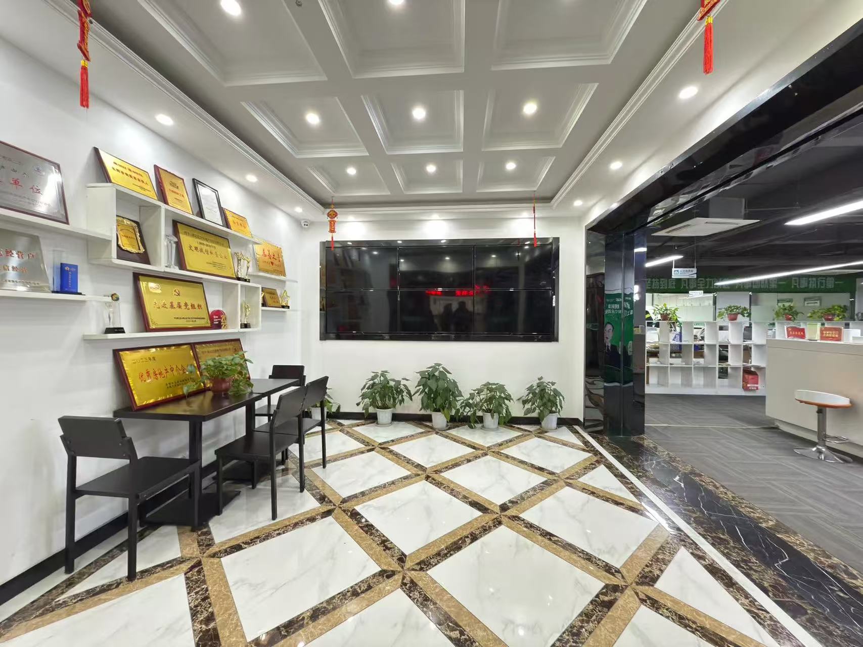 沔街国际大酒店，写字楼，16楼，适合办公，采光好，押一付年，租9送3