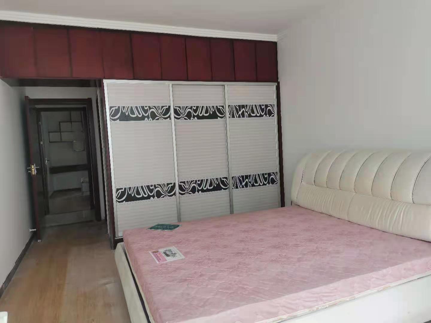 城南 金诚花园三房两卫精装修，小区环境好！