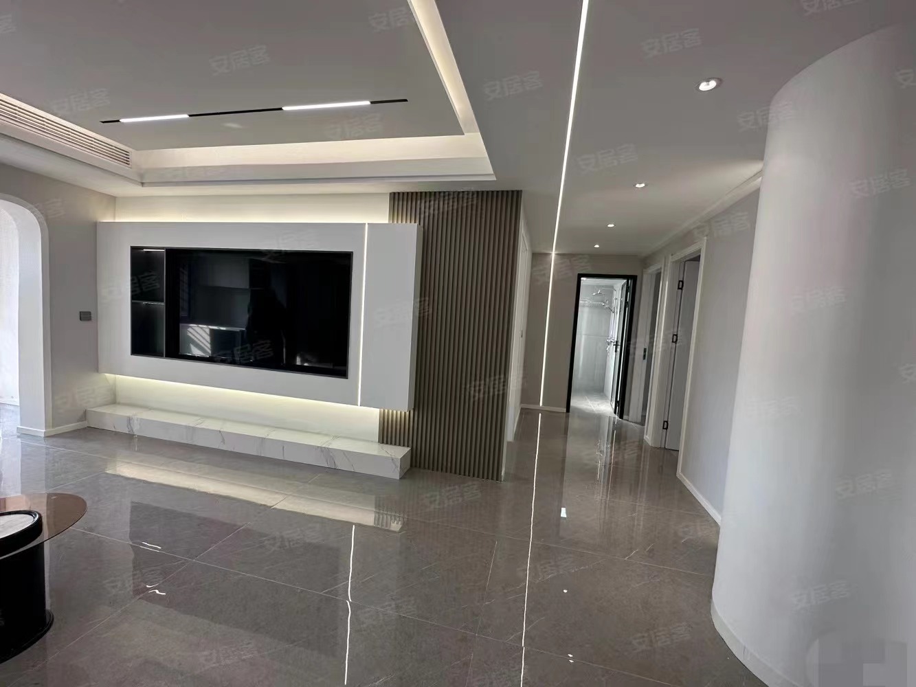 降价了，仙桃xiao学旁，带供暖，全新装修三房，南北双阳台，证满二