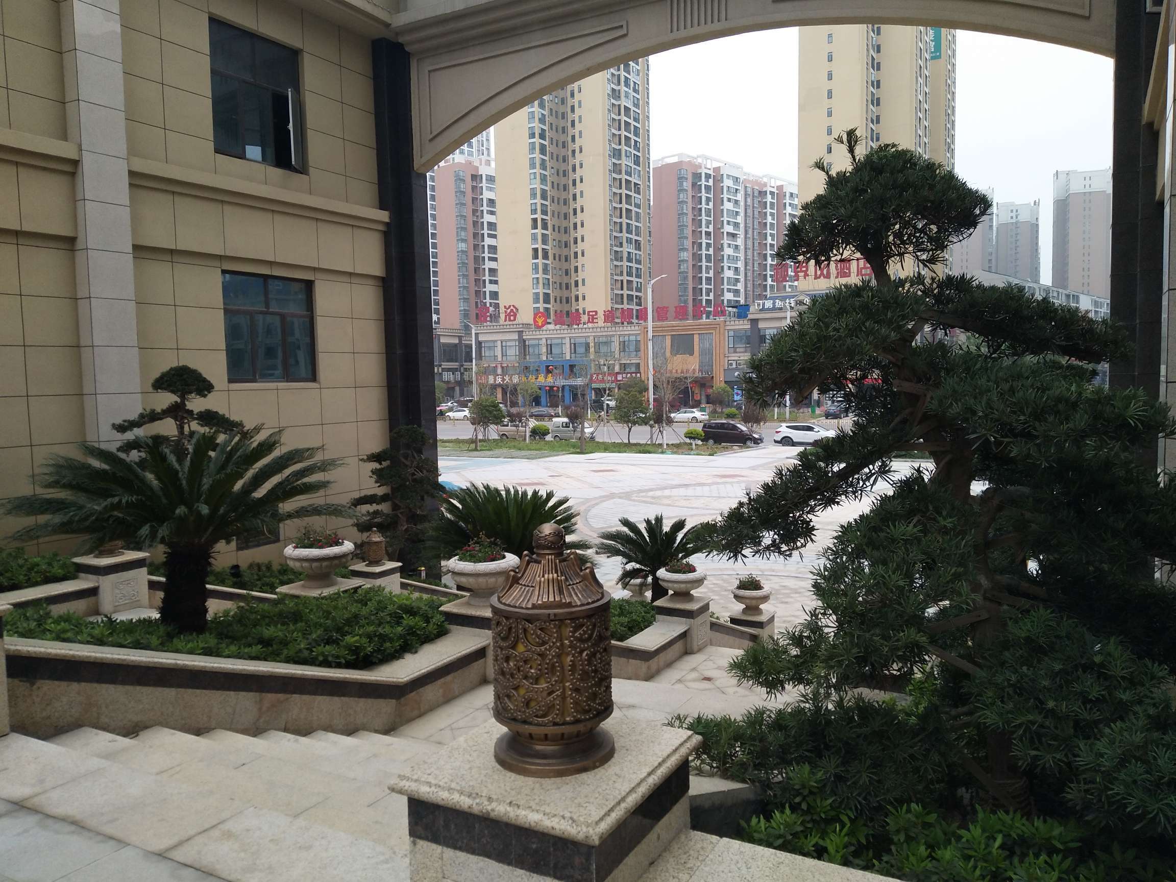 人车分流优质小区，南北通透，领秀城小高层边户！