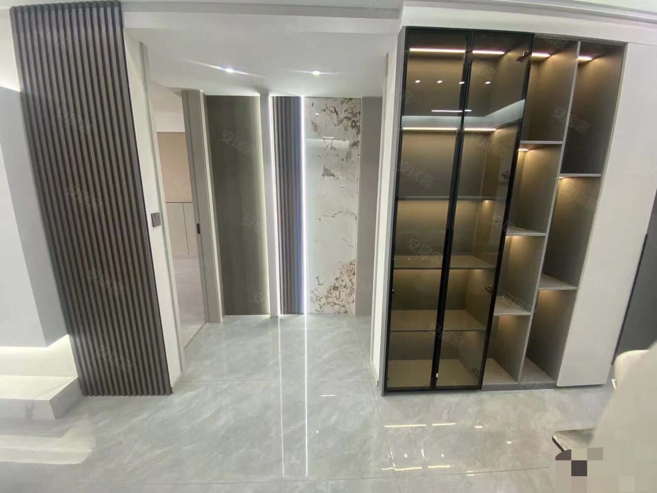 11，业主诚心出售，城南御台公馆，精装边户三房，全新装修，证满二，电梯好楼层