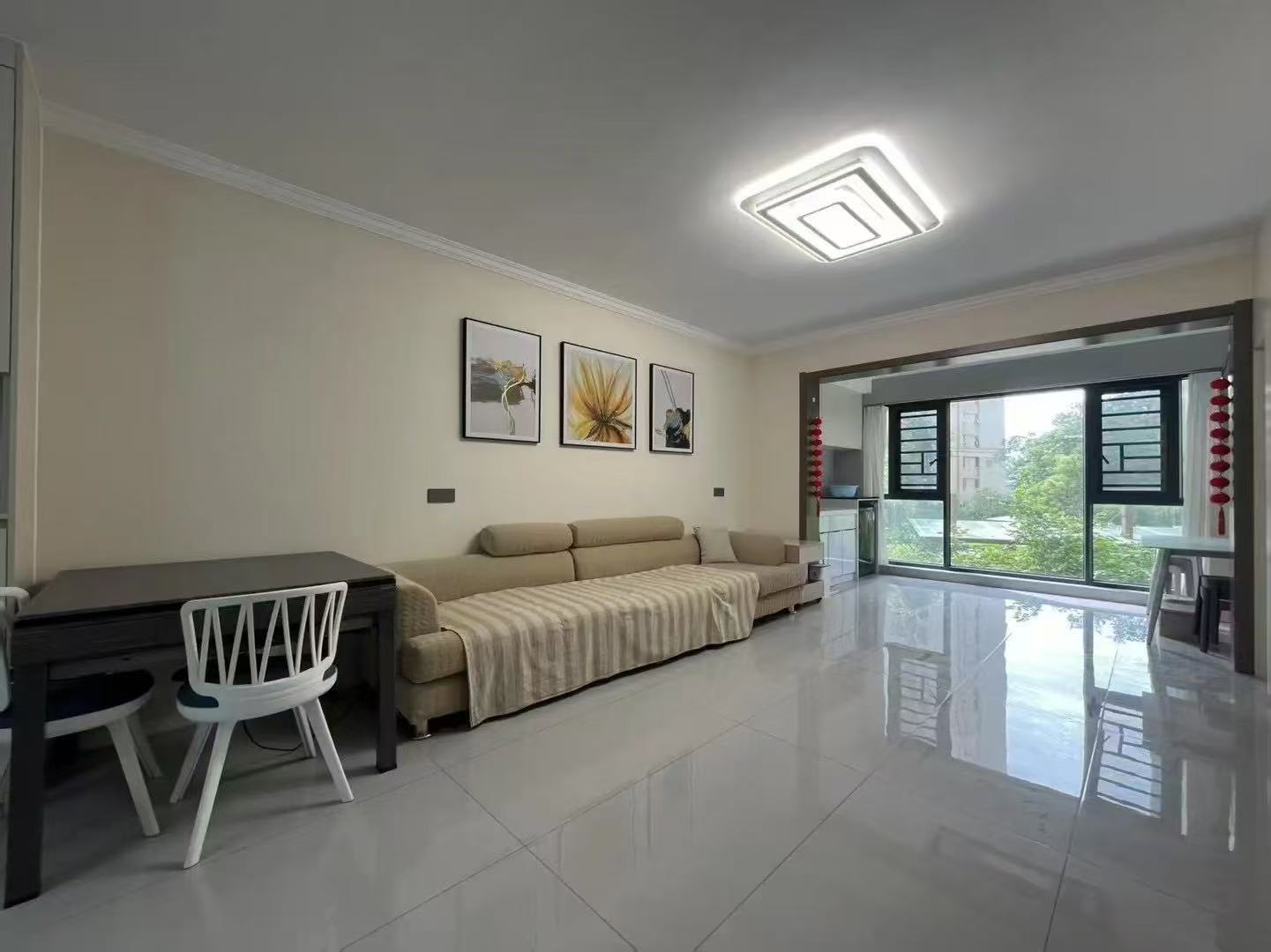 城南，御湖业主自装修婚房，单价5000，精装大三房，送车位，南北通透，证满二