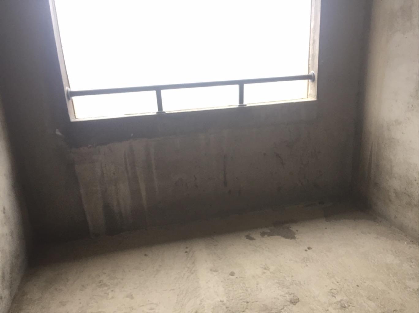 品质小区，电梯好楼层，大三房，证满二，亏本急售