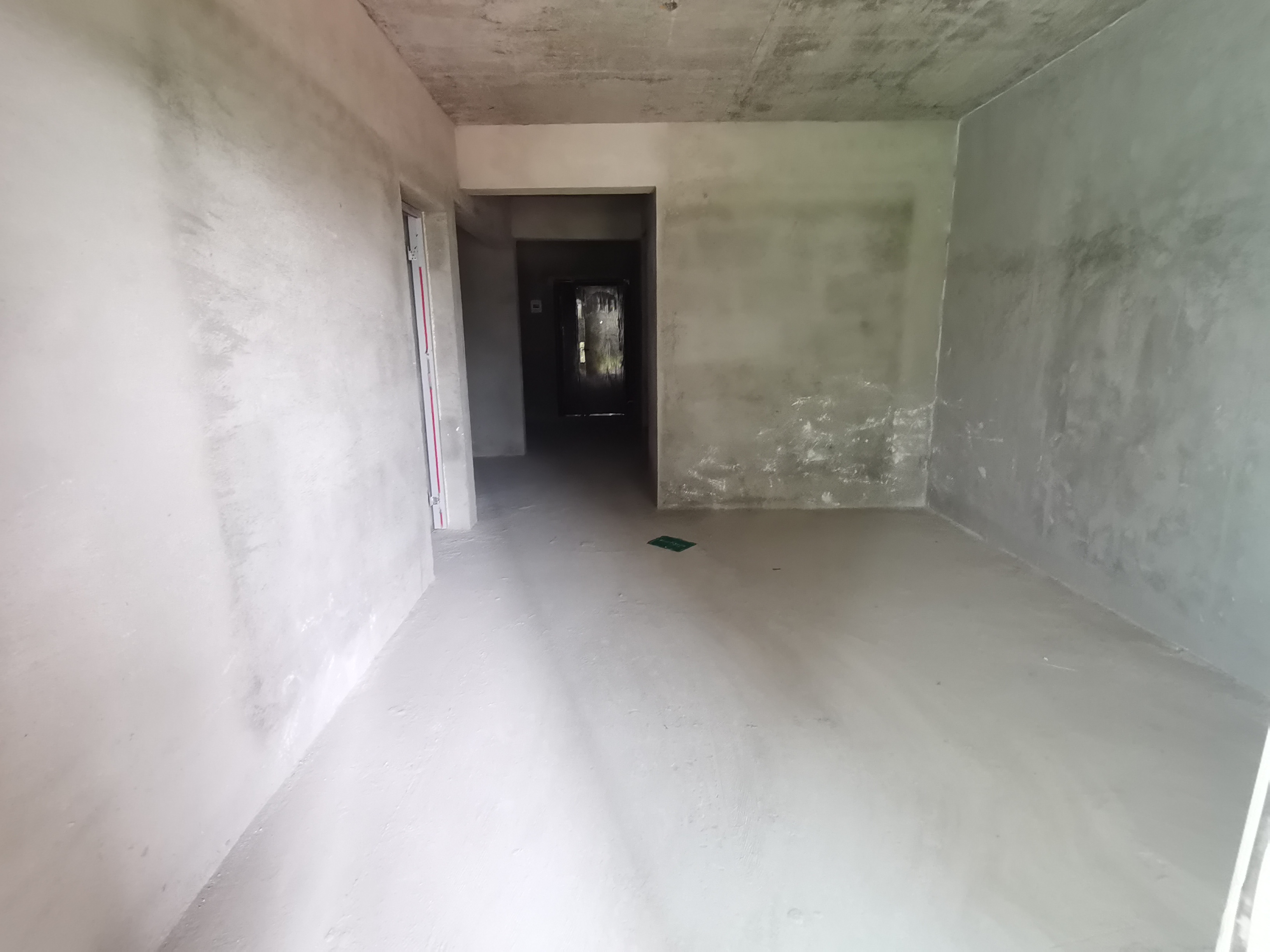 蓝天新城 毛坯三房 户型方正 看房方便 房东诚意出售