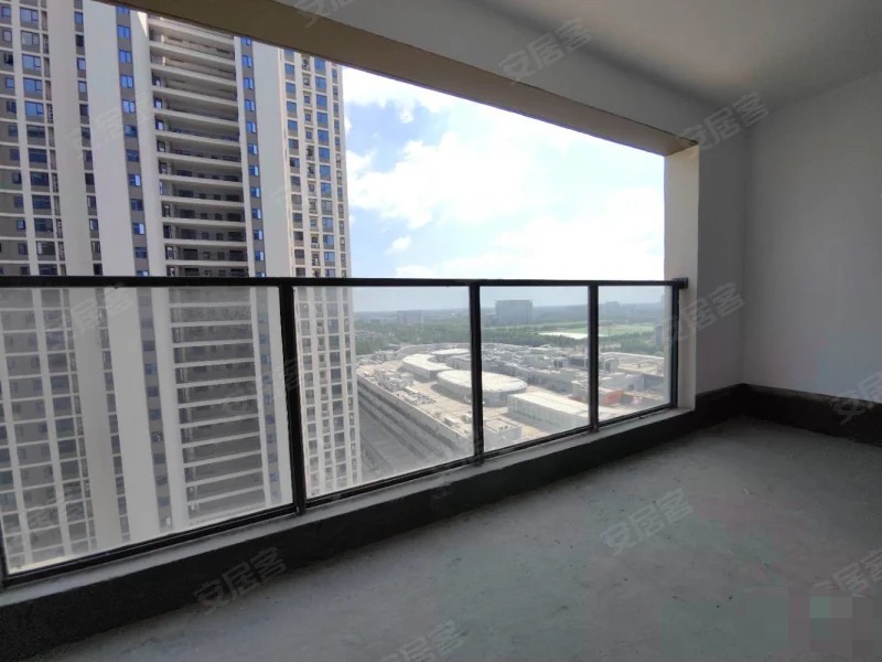 吾悦广场，现房捡漏，送车位，好楼层27楼，证件满二，诚心出售