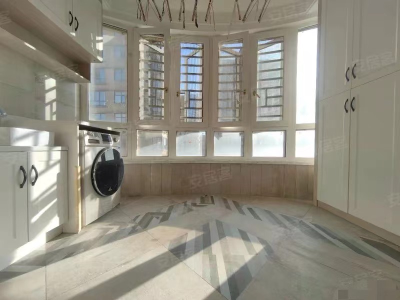 捡漏，城南，颐和公馆，电梯好楼层，精装三房二卫，证满二，九成新