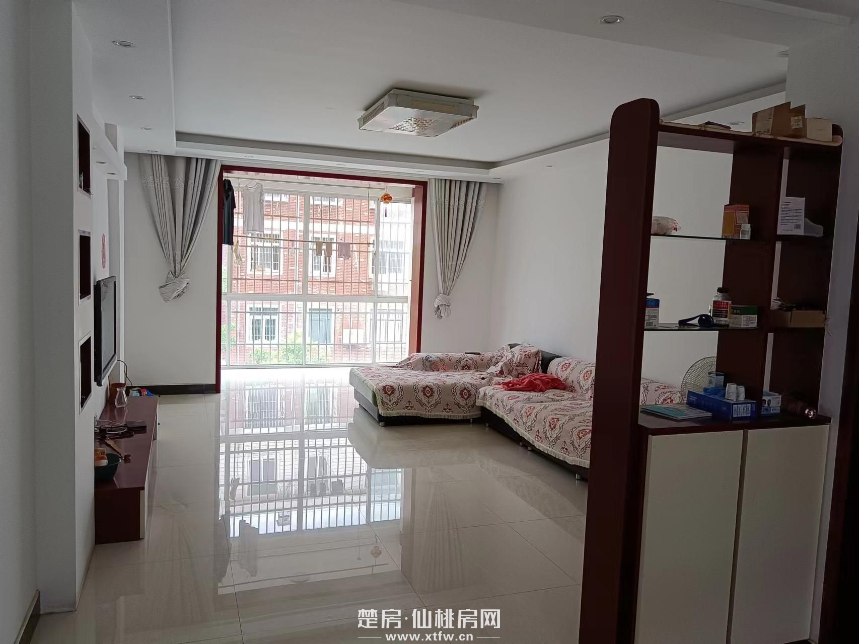 仙桃中学新校区、仙桃二中新校区旁，绿湾社区4室2厅2卫150平，南北通透，毛坯价出售，拎包入住