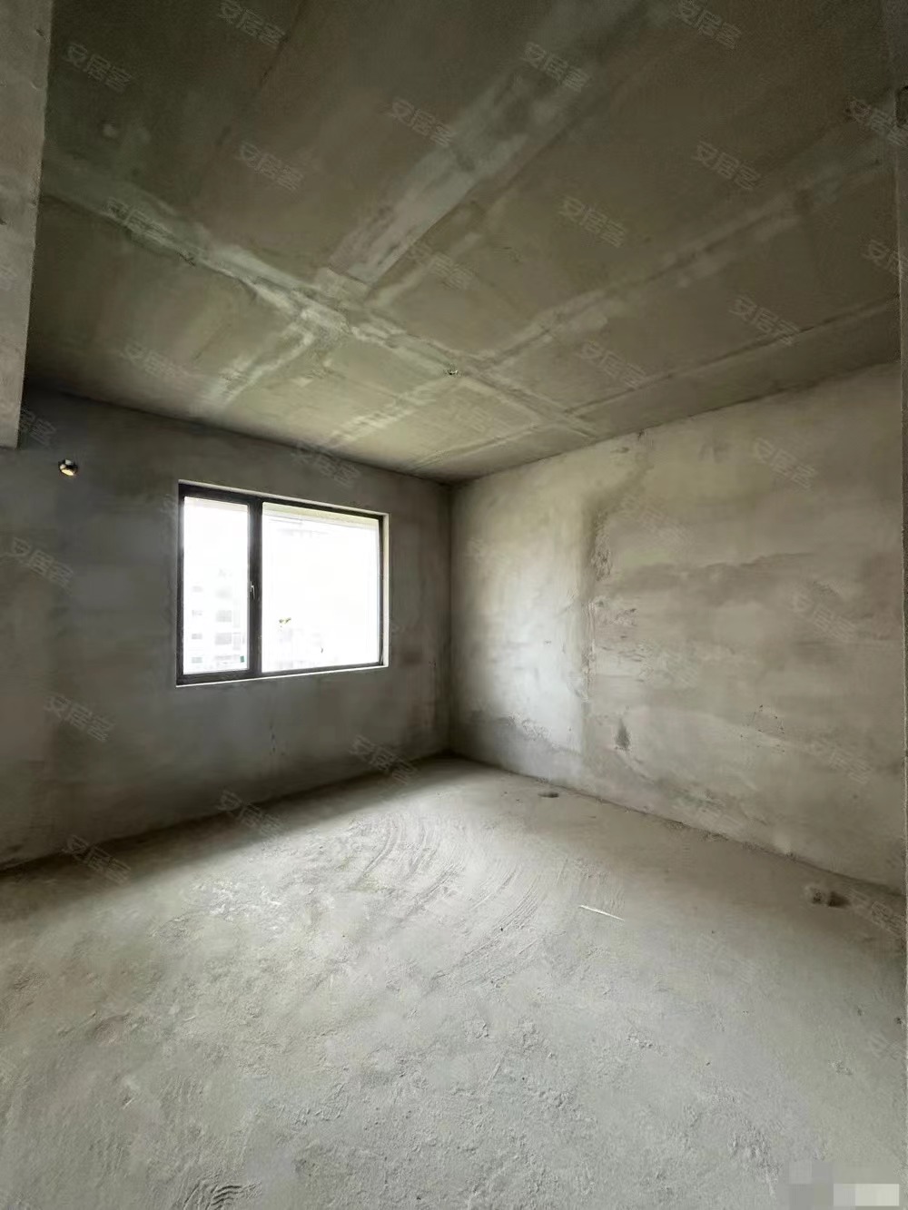 57，房东急售，荣怀稀缺边户，小三房三面采光户型，证满二年