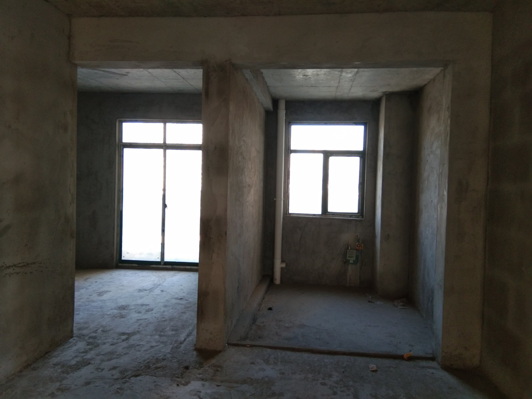 新城壹号五期毛坯边户前后无遮挡，契税已交