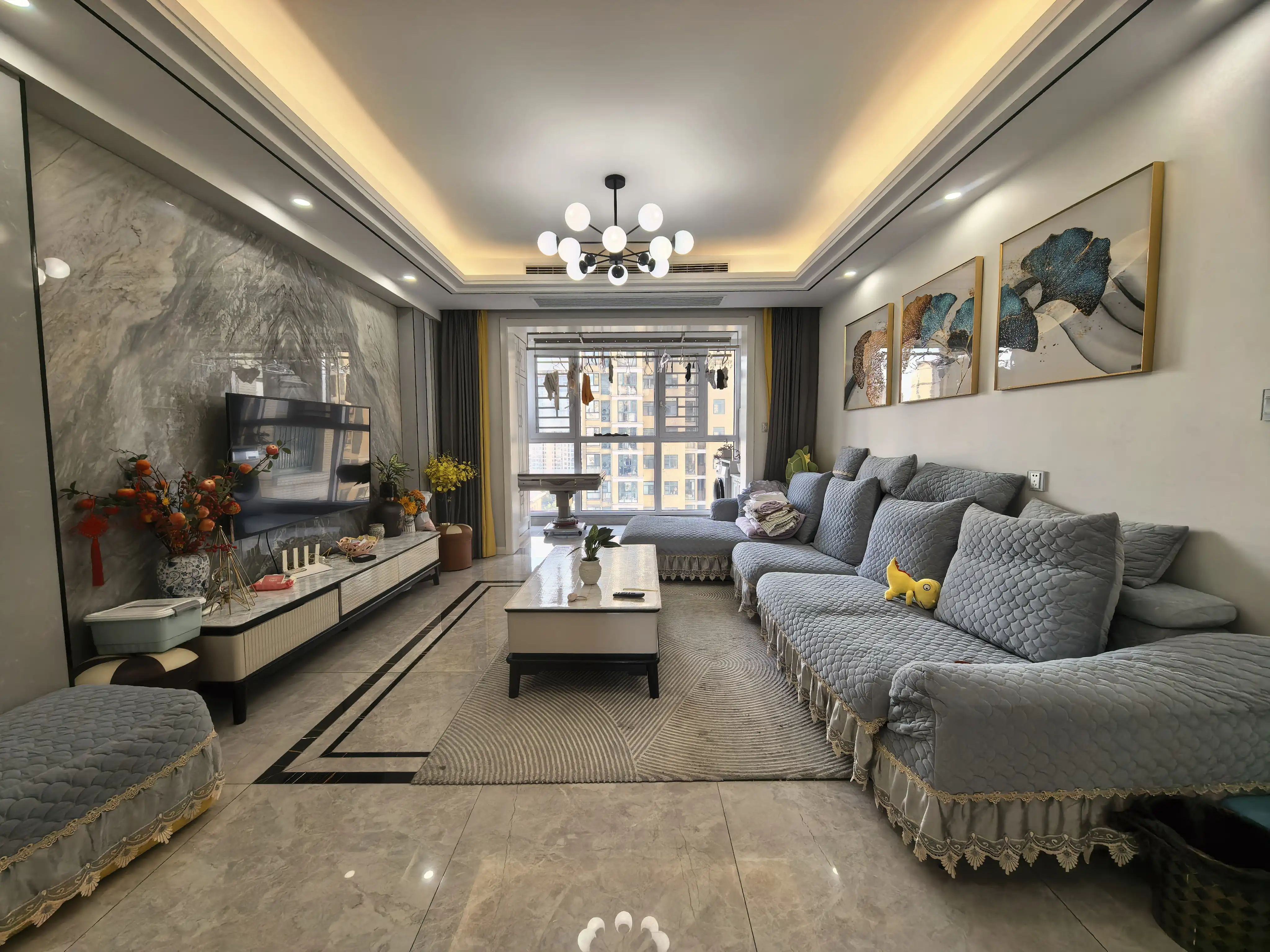 亏本出售，城南新城壹号，成色新，精装三房，拎包入住，电梯中间楼层，证满二