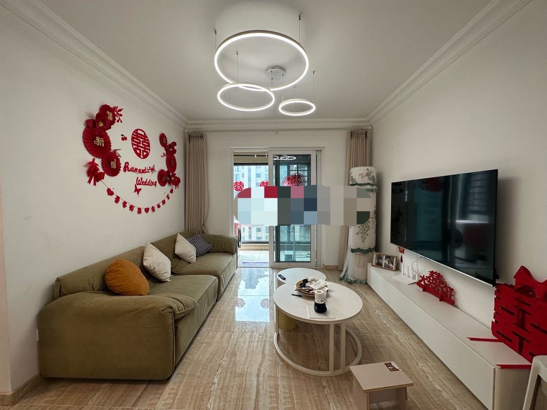 217，诚心出售，城南，碧桂园 ，精装三房， 证满二 ，几乎全新，只结了个婚， 手付10个就可以了