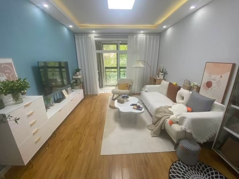 业主急卖，元泰三中旁，电梯小高层，9.5成新！家具家电全送❗拎包入住