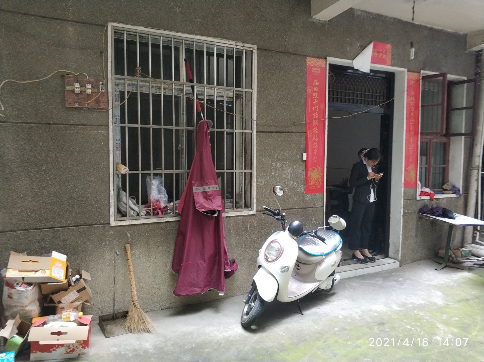 新生街 东区校门口私房自住出租生活方便