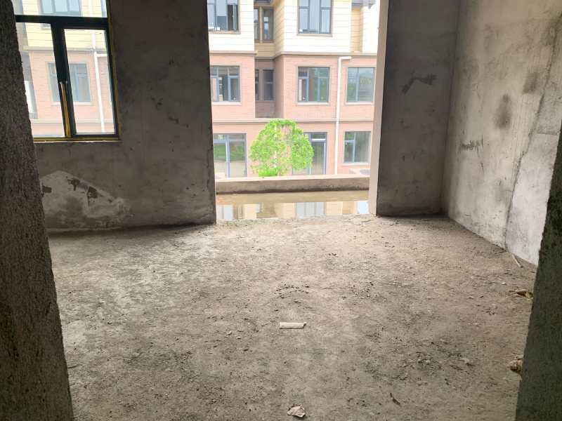 新区花苑，挖沟别墅.太子湖旁边联排别墅，性价比超高，业主诚心卖，看房方便