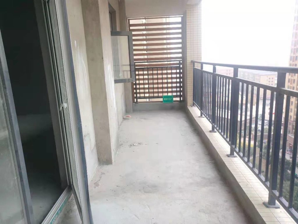 和合国际四期 毛坯大三房 南北通透好楼层 看房方便 诚意卖