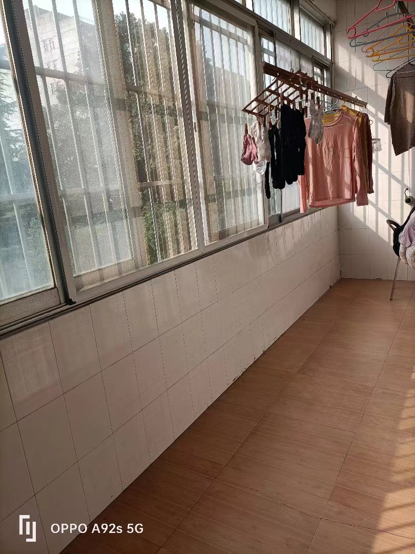 教科院宿舍.精装三房.中间楼层.看房方便.证件满二