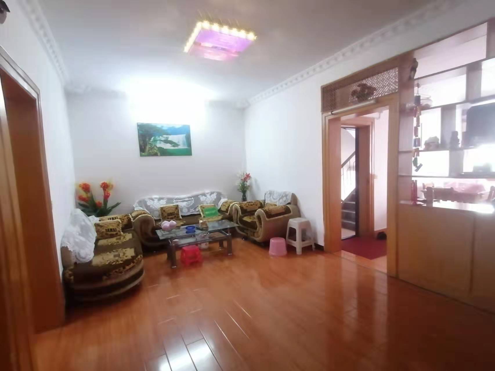 三中旁边粮义宿色精装修步梯好楼层不动产证在手看房方便