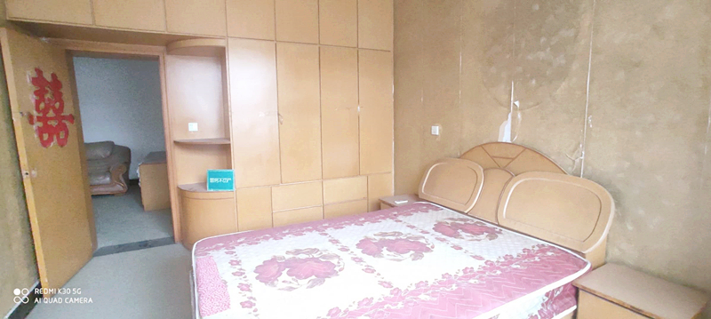 粮贸宿舍商城北门装修四房诚意出售