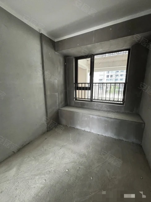 城南，降价了，吾悦华府现房，单价4700，经典小三房