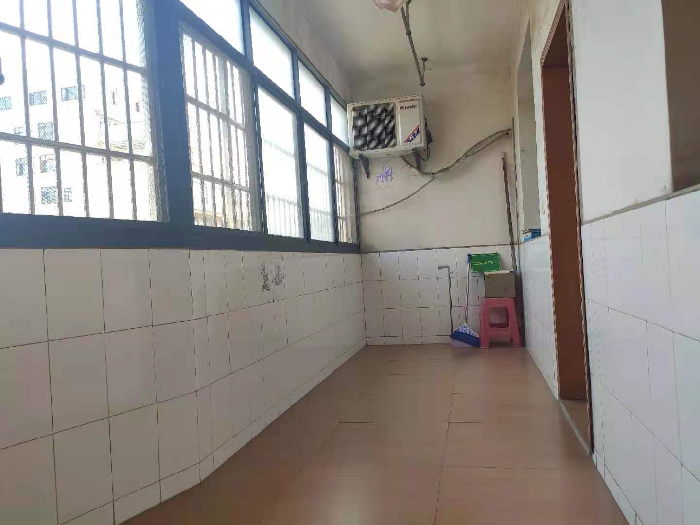 直降4万急售德政园布诺尼拎包入住三室两厅两卫距仙桃 一墙之隔步梯中间楼层