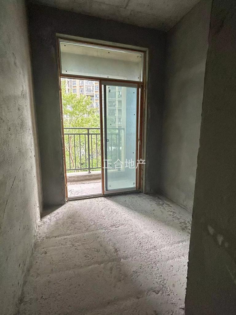 捡漏捡漏啦，康湾熙岸，毛坯四房，三个阳台，采光好，单价3800