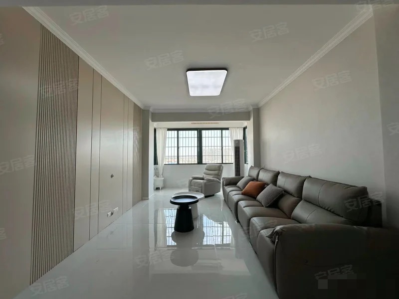 降价了，急售，电梯小高层，单价3058，好楼层，精装三房，拎包入住