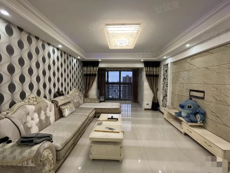 173，四中附近，单价4400， 东城国际，精装三房，电梯好楼层21楼，成色新