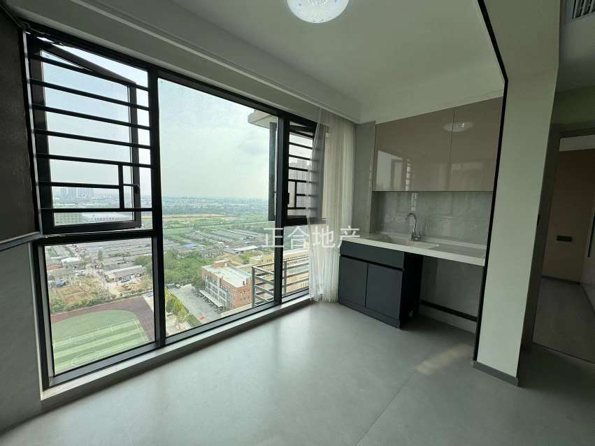 满庭春6期，精装三房，19楼，视野采光好，证满二，全新装修