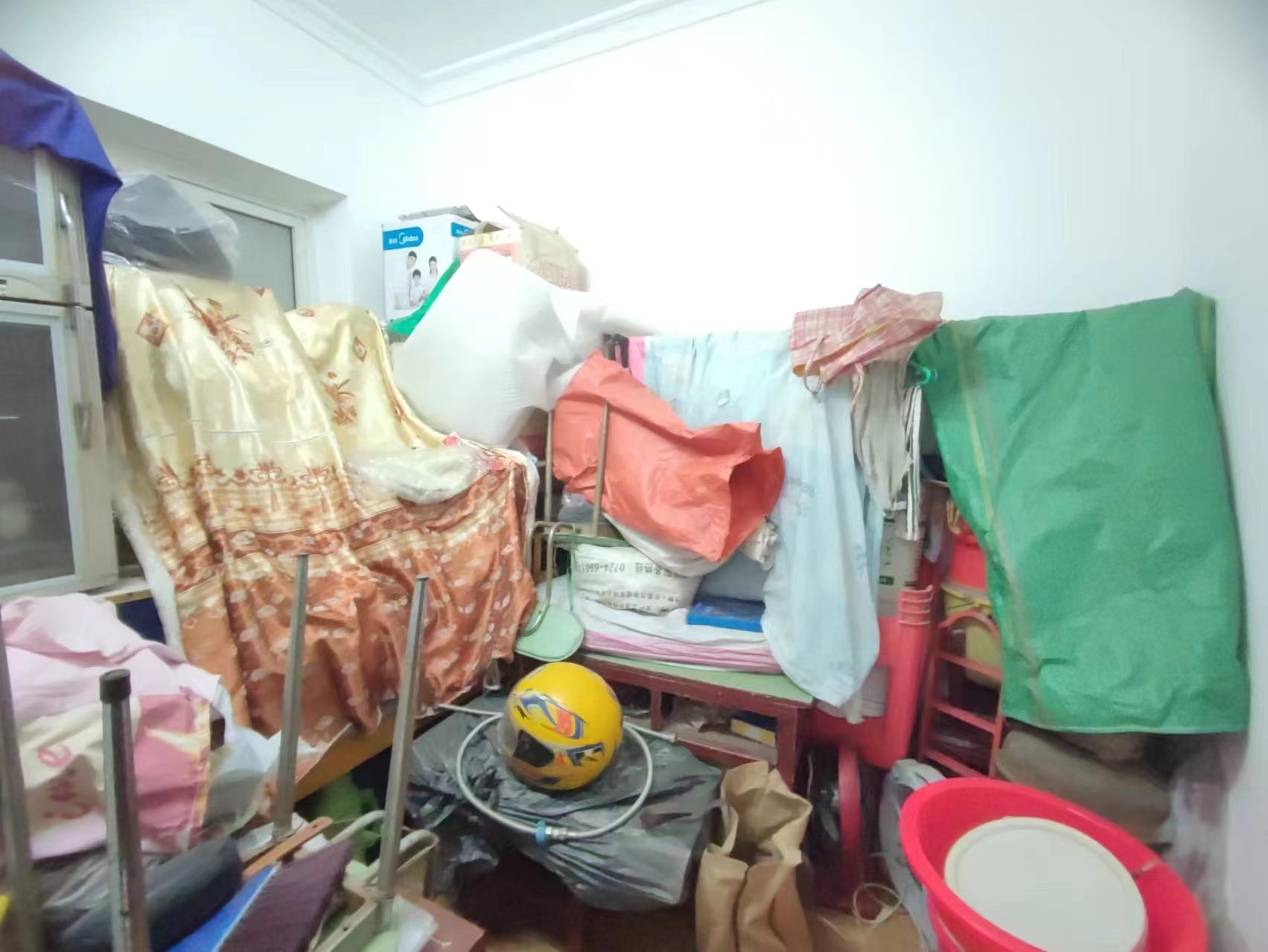 四中后面机械厂宿舍.精装三房.证件满二.看房方便