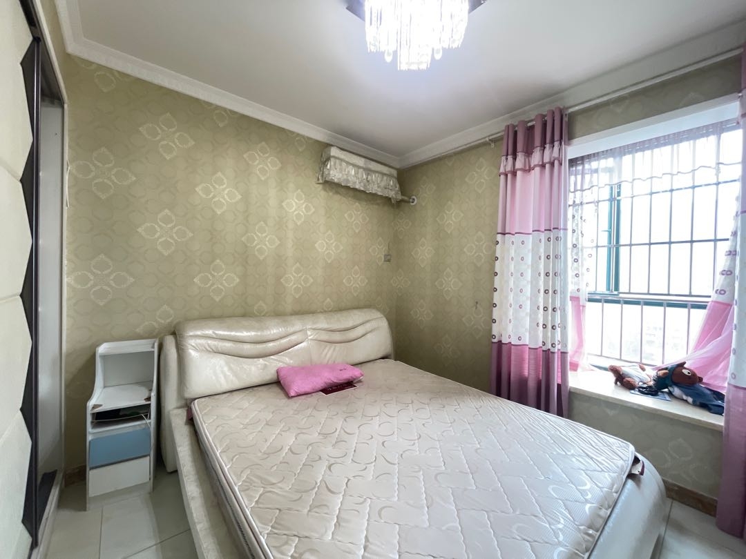 新城壹号精装3房出租，拎包入住，预约看房。