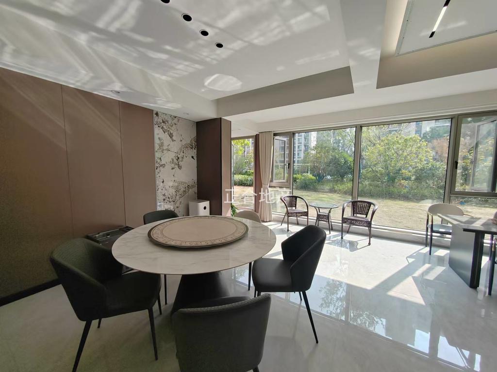 降价了，吾悦华府，1楼，精装三房，单价5900，大横厅大花园，全屋中央空调，采光好