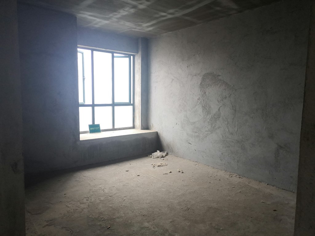 新城一号四期.毛坯四房.南北通透.看房方便