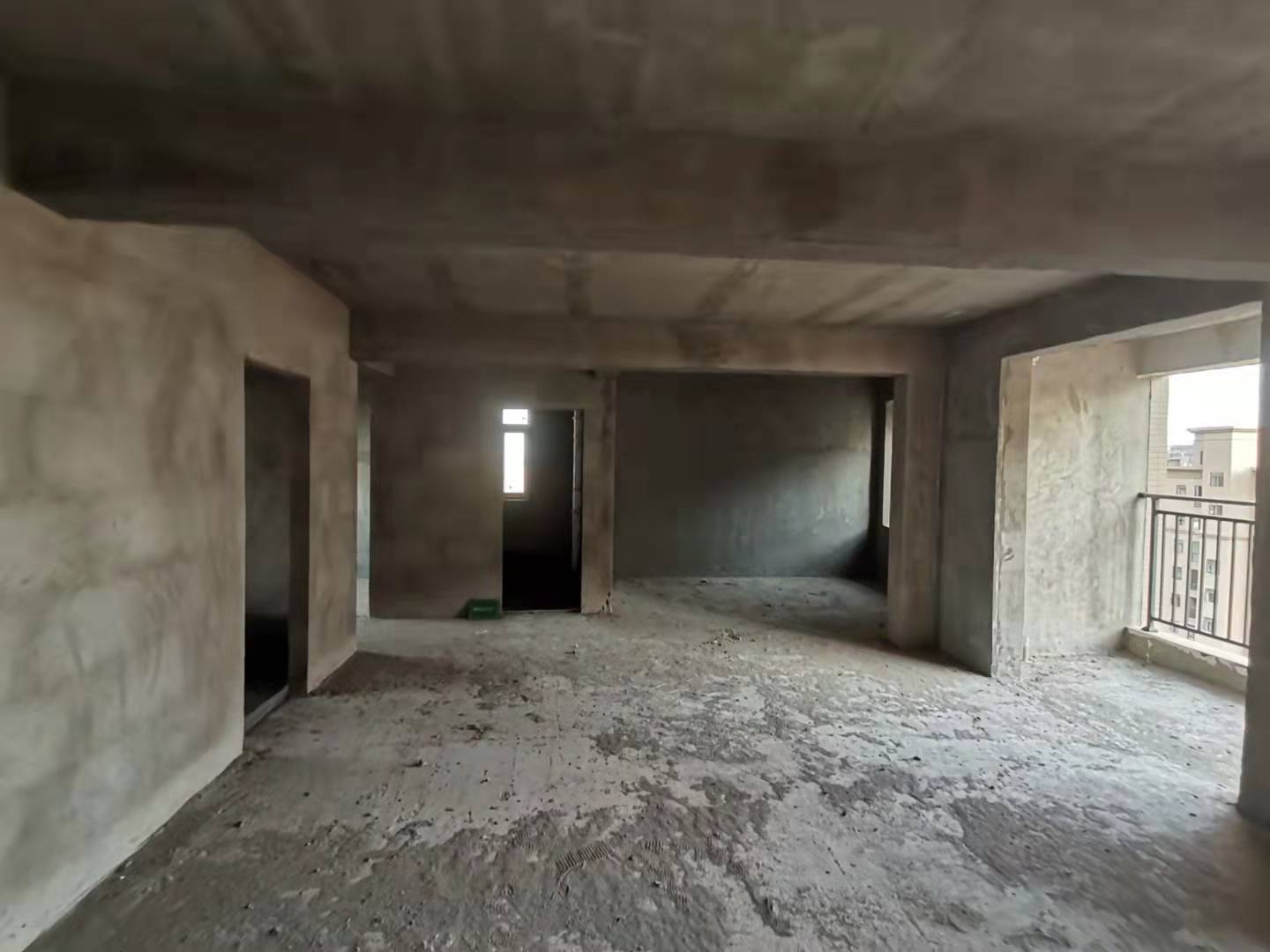 八中旁沔阳学府园毛坯大三房户型方正楼层好诚意出售！