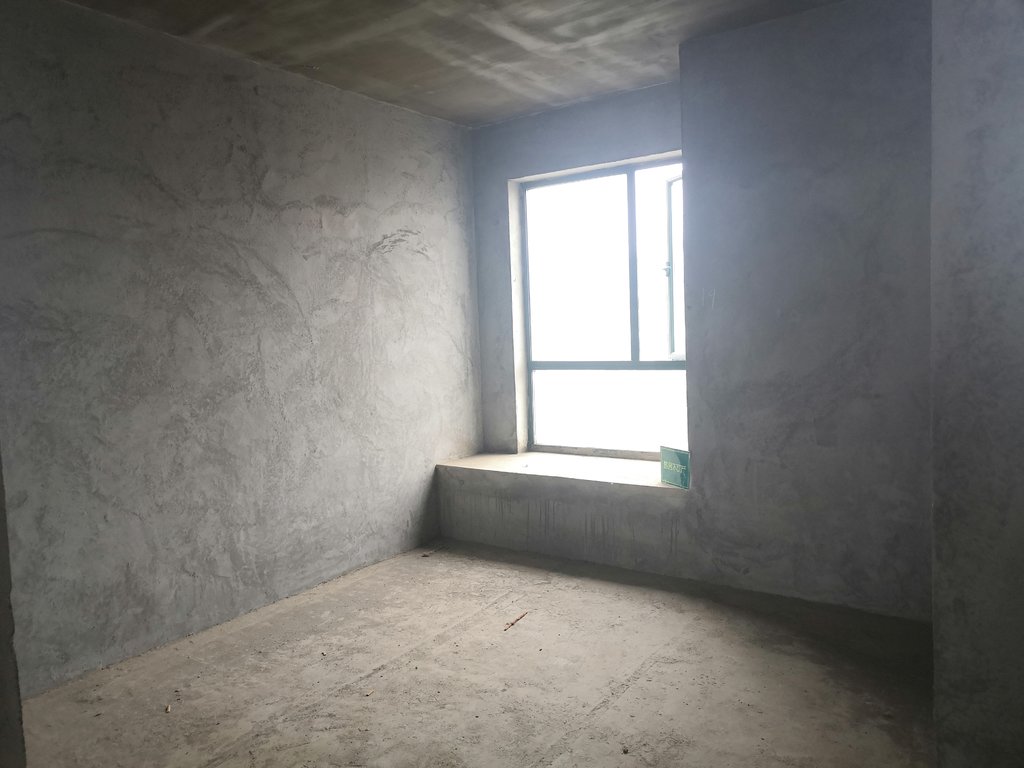 新城一号四期.毛坯四房.南北通透.看房方便